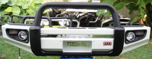 ARB Deluxe Bullbar – Toyota LandCruiser 100 Series V8  Part Number: 3913010 - Image 2