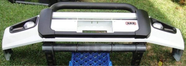 ARB Deluxe Bullbar – Toyota LandCruiser 100 Series V8  Part Number: 3913010 - Image 4